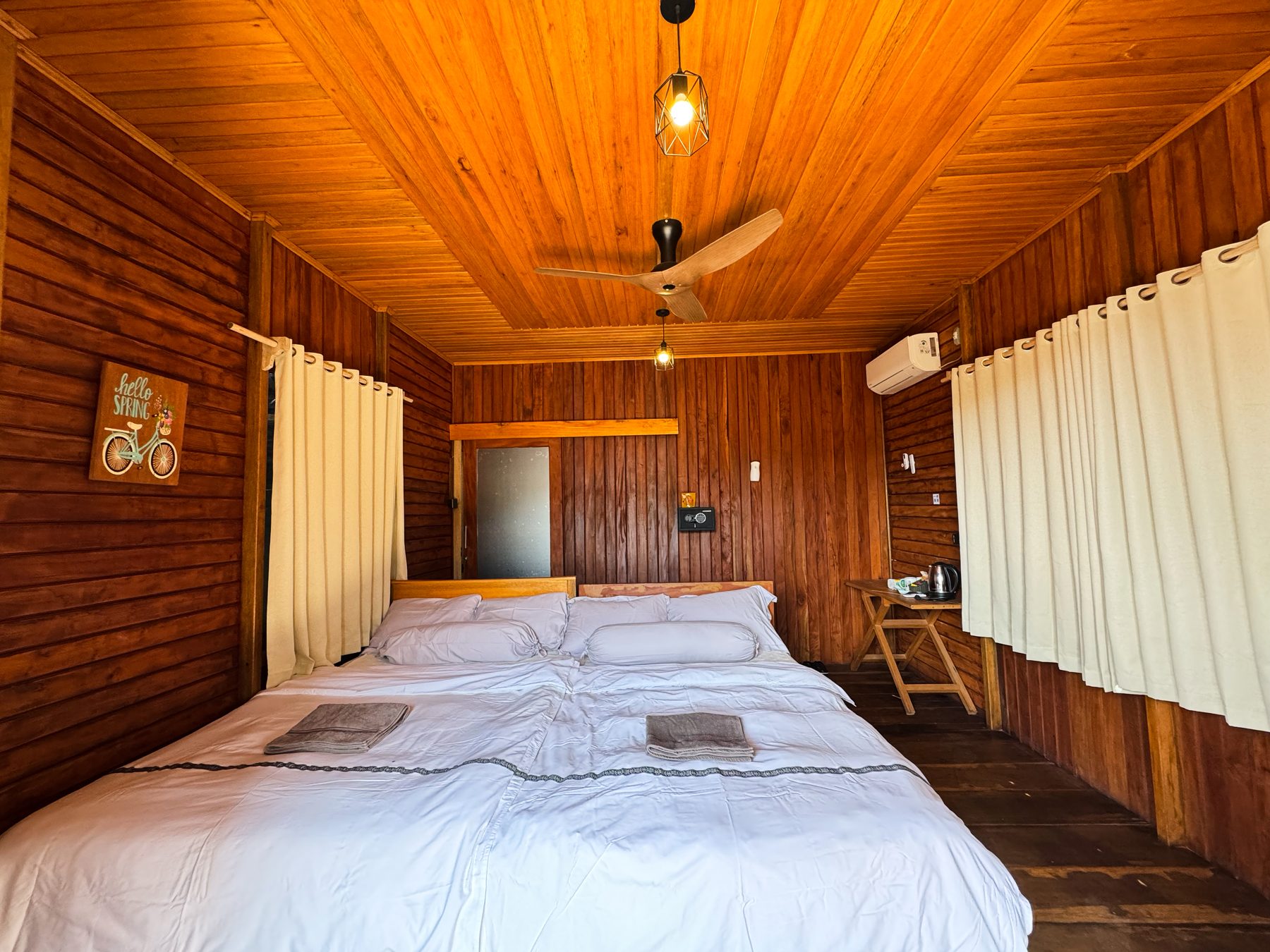 Sea View room with Super King bed at GoRo dive resort